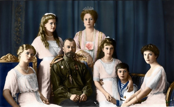 nikolay-ii-i-ego-semya.jpg